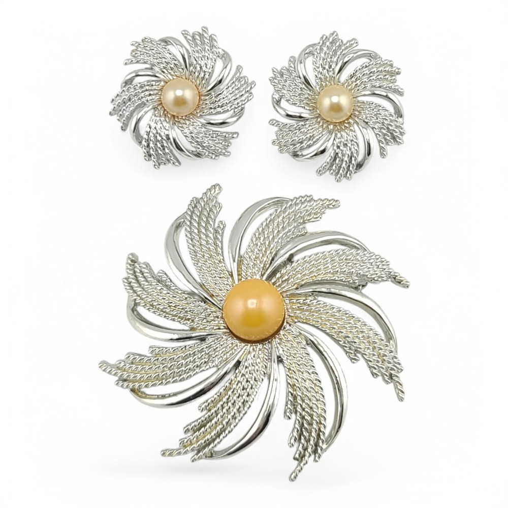 Vtg Sarah Coventry "Pinwheel" Brooch & Earrings Set Flower Snow Flakes Pearl